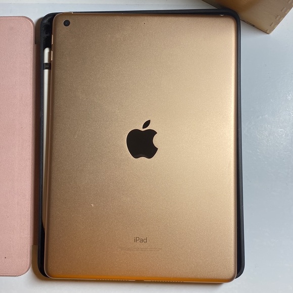 Apple iPad Bundle (Apple Pencil + Accessories) - Picture 1 of 9
